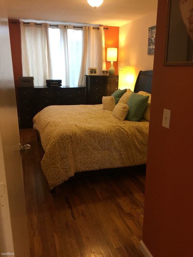 6715 Austin St, Forest Hills, NY 11375 Condo for Rent in Forest Hills