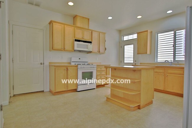 Building Photo - Tanasbourne Place 3 Bedrooms 2.5 Baths