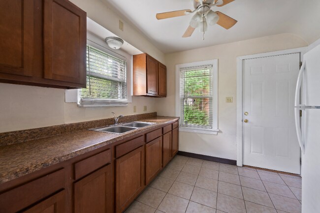 Foto del edificio - 35 Meadowbrook Ave