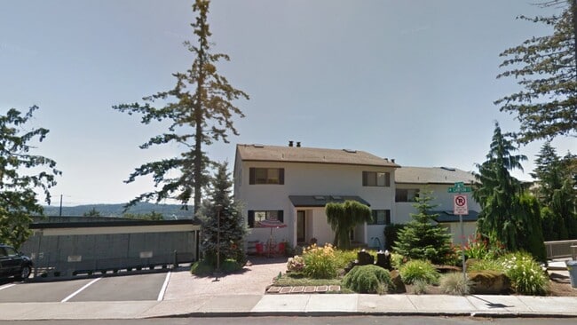 Building Photo - 6540 SW Canyon Ct