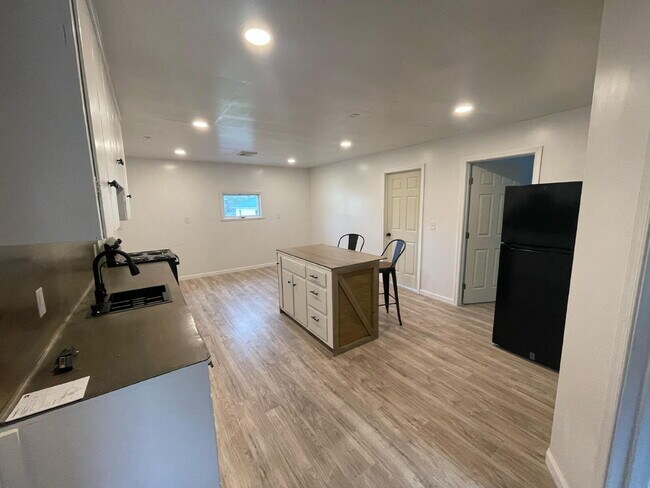 Building Photo - Charming 3-Bed Back House Retreat in Dalma...