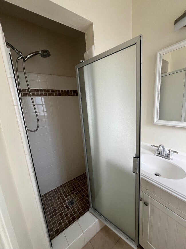 Foto del edificio - 9320 Odessa Ave