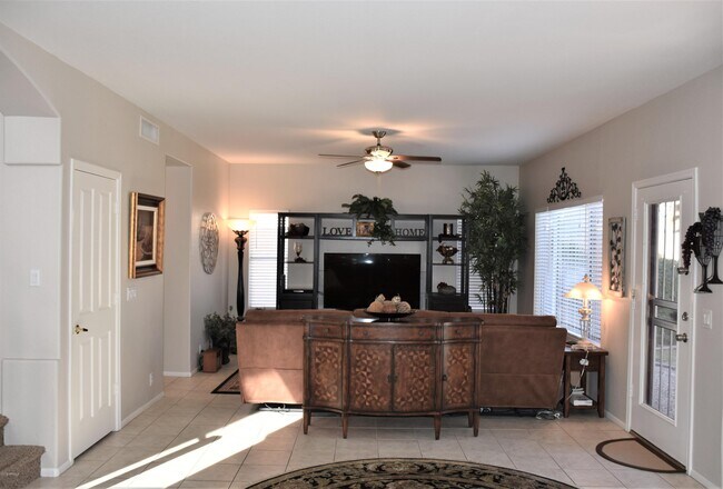 Foto del edificio - 6131 W Irma Ln
