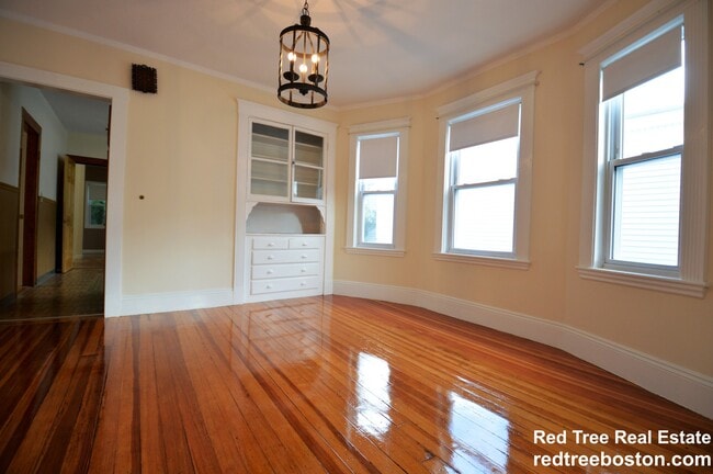Building Photo - 39 Montfern Ave