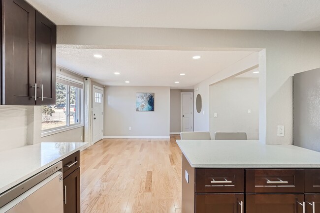 Building Photo - Modern Elegance in West Arvada - Your Drea...