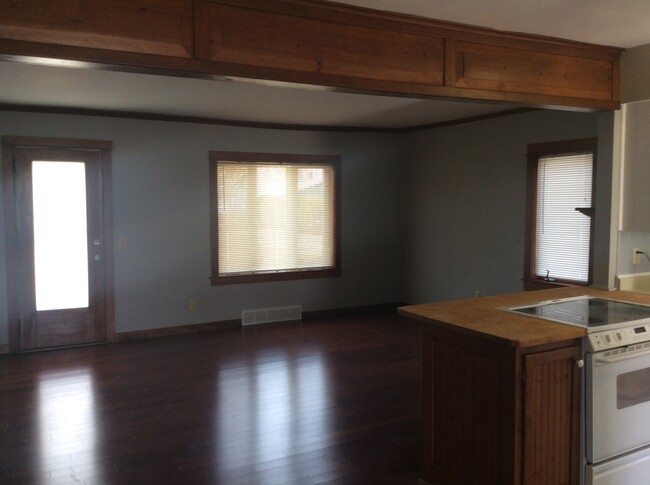 Building Photo - 2521 Badger Ln