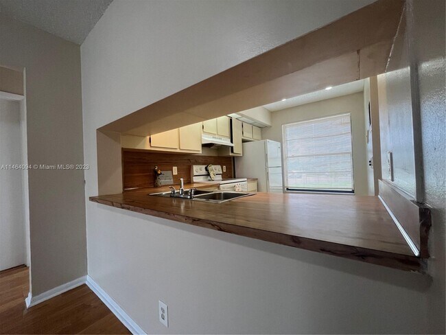 Foto del edificio - 203 Lake Pointe Dr