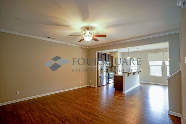 Foto del edificio - Spacious 3-Bed, 2.5-Bath Townhome with Washer/ Dryer Included – Located in Carlton Park Community