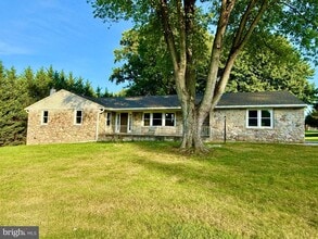 Building Photo - 1490 Chestnut Hill Rd