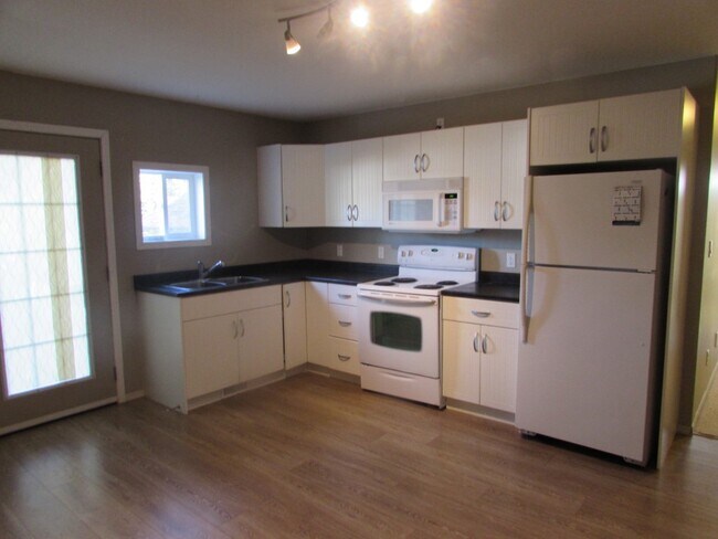 Building Photo - 6654 Everest Dr