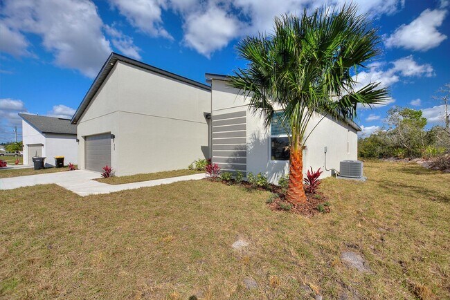 Building Photo - BRAND NEW Home! Modern, energy efficient h...