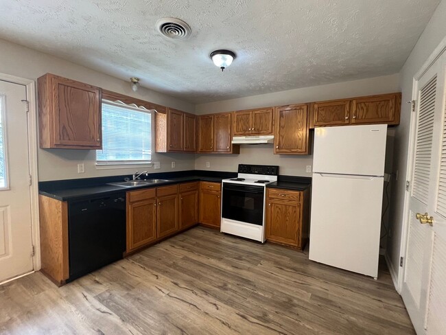 Building Photo - 1505 Center Pointe Dr