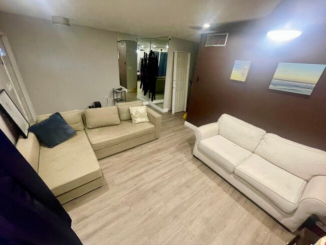 Building Photo - 4000 Del Rio Way