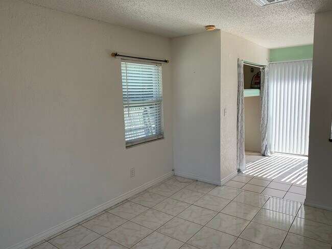 Foto del edificio - 2138 19th Ave SW