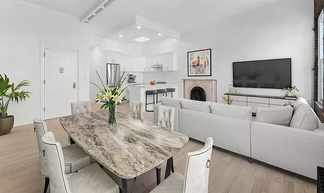 Foto del edificio - 220 West 10th Street