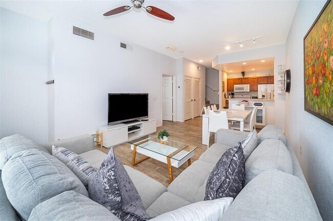 Building Photo - 2600 Lodi Cir