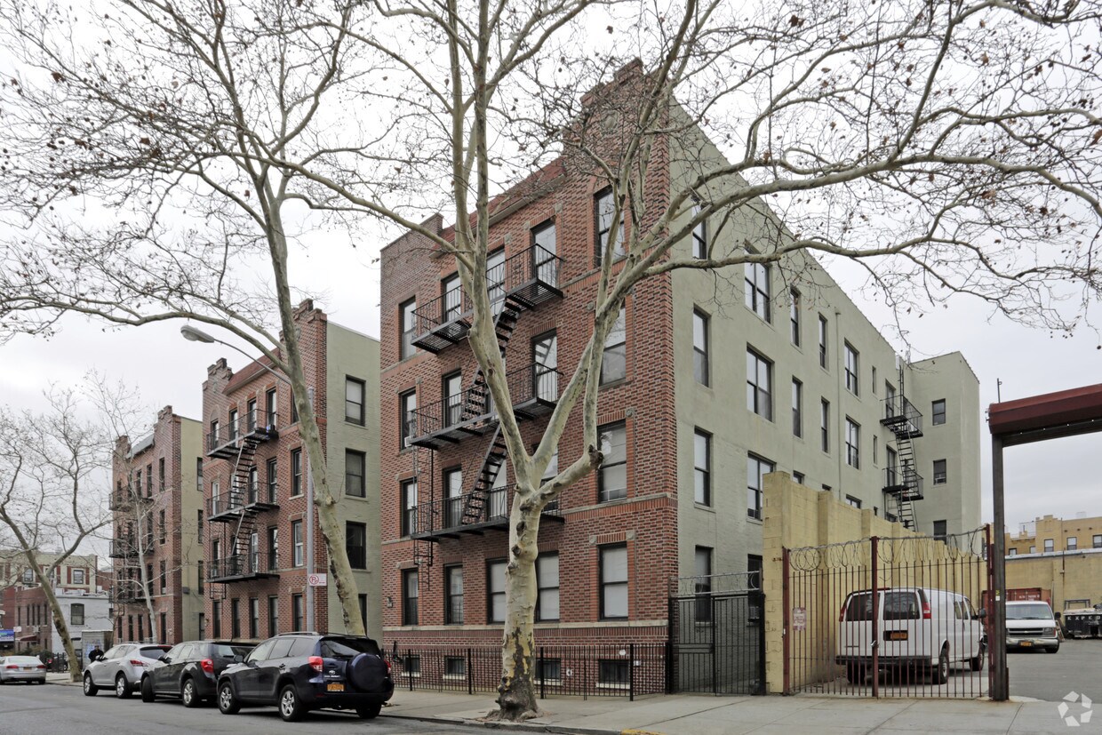Primary Photo - 2446 44th St