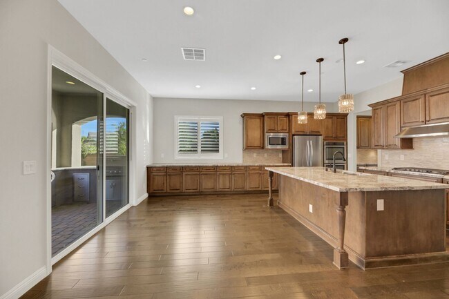 Building Photo - STUNNING 2 STORY LARGE HOME WITH POOL AND SPA
