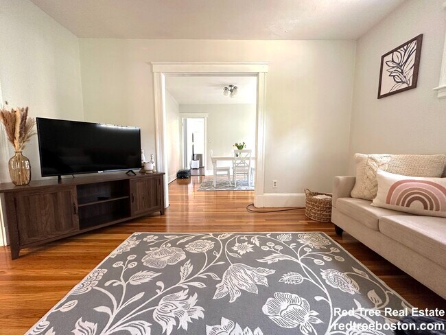 Building Photo - 19 Larose Pl
