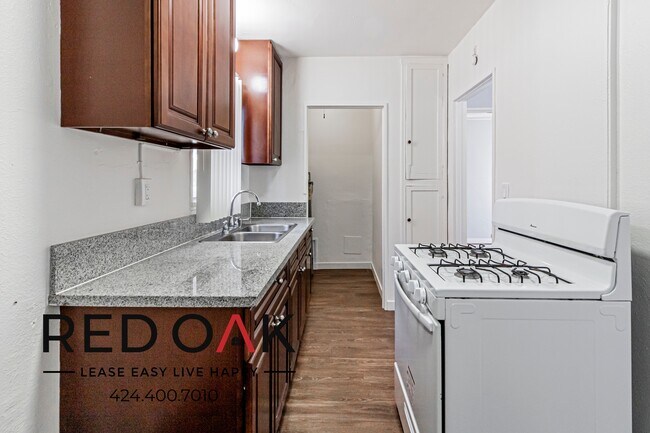 Foto del edificio - 12145 Pine St