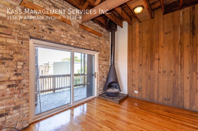 Foto del edificio - 1136 W Armitage Ave