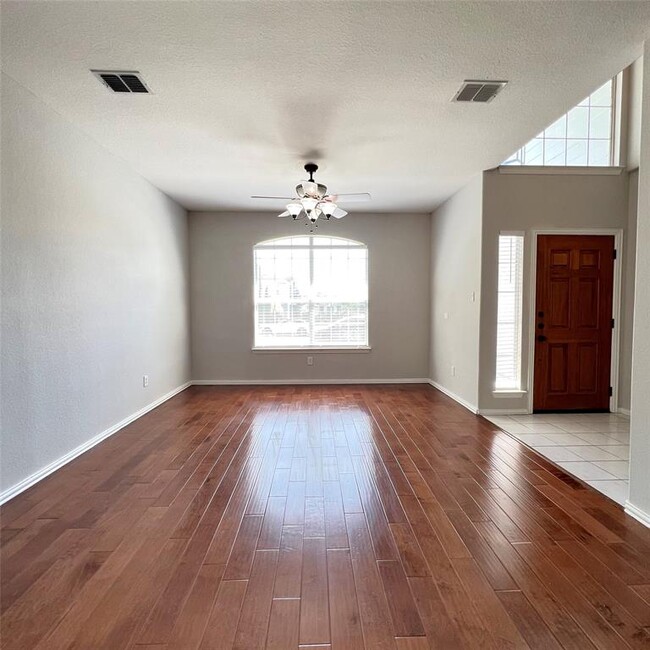 Building Photo - 4304 Stone Hollow Way