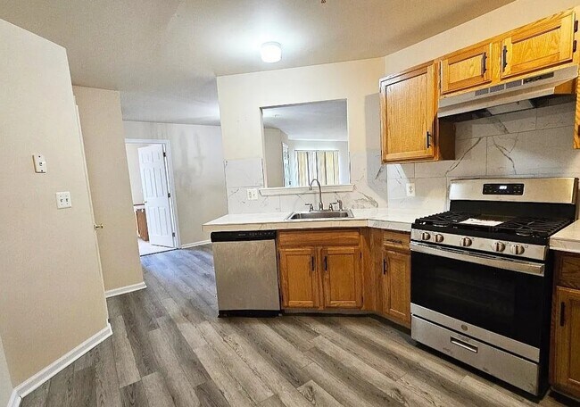 Building Photo - 906 Rhoads Dr