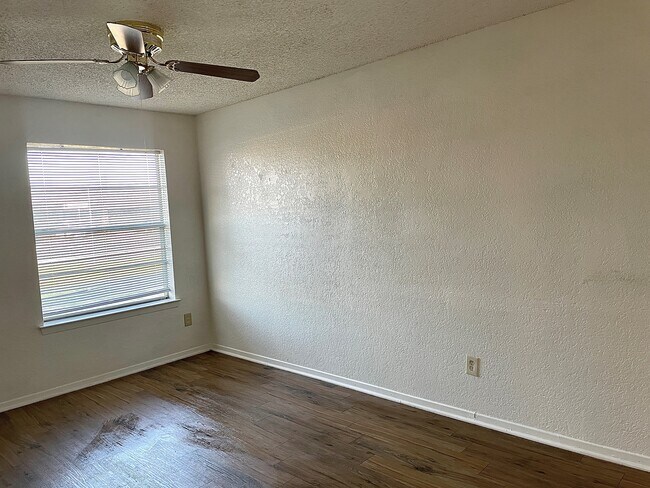 Sala de estar - 8335 Clifford St