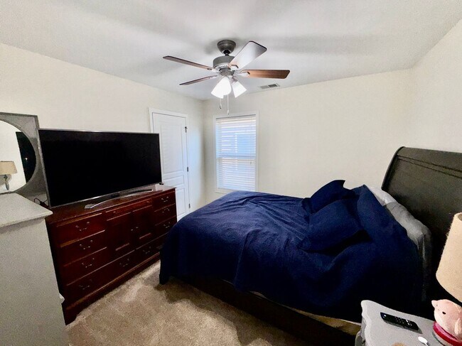 Foto del edificio - 417 Belmont Way