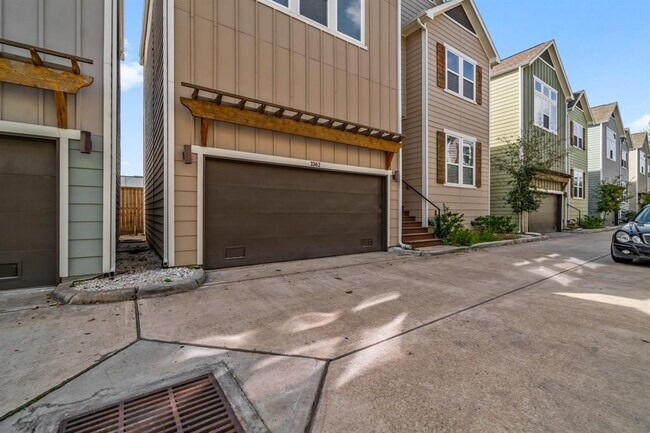 Foto del edificio - 3362 Pinemont Dr