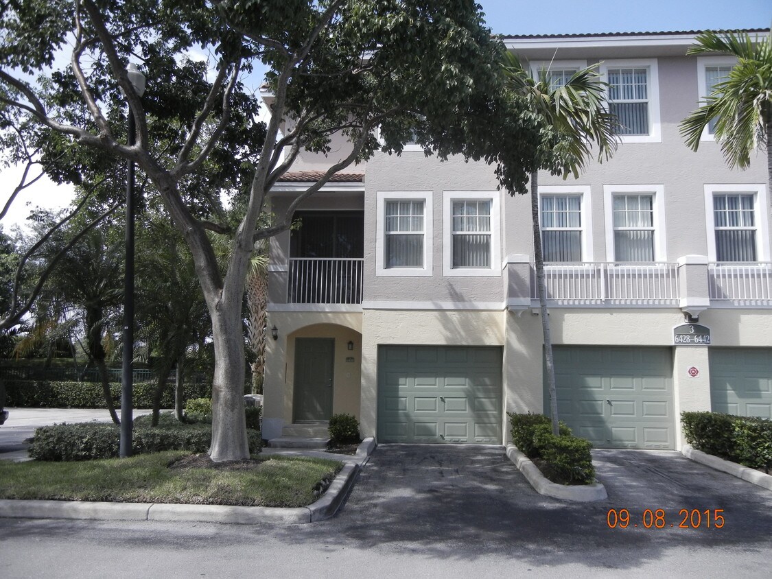 6428 W Sample Rd, Coral Springs, FL 33067 Townhome Rentals in Coral