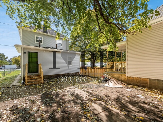 Building Photo - 878 Sullivant Ave