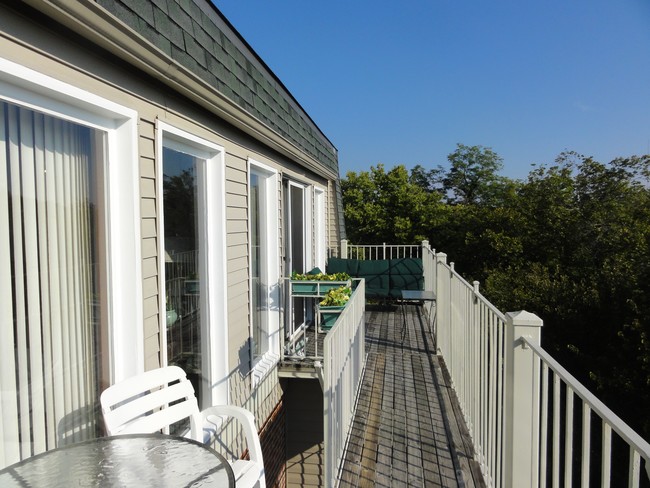 Building Photo - Viewpoint Apartments