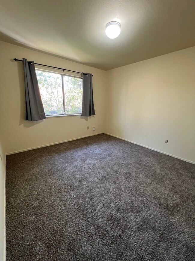 Guest bedroom - 1707 W Swain Rd