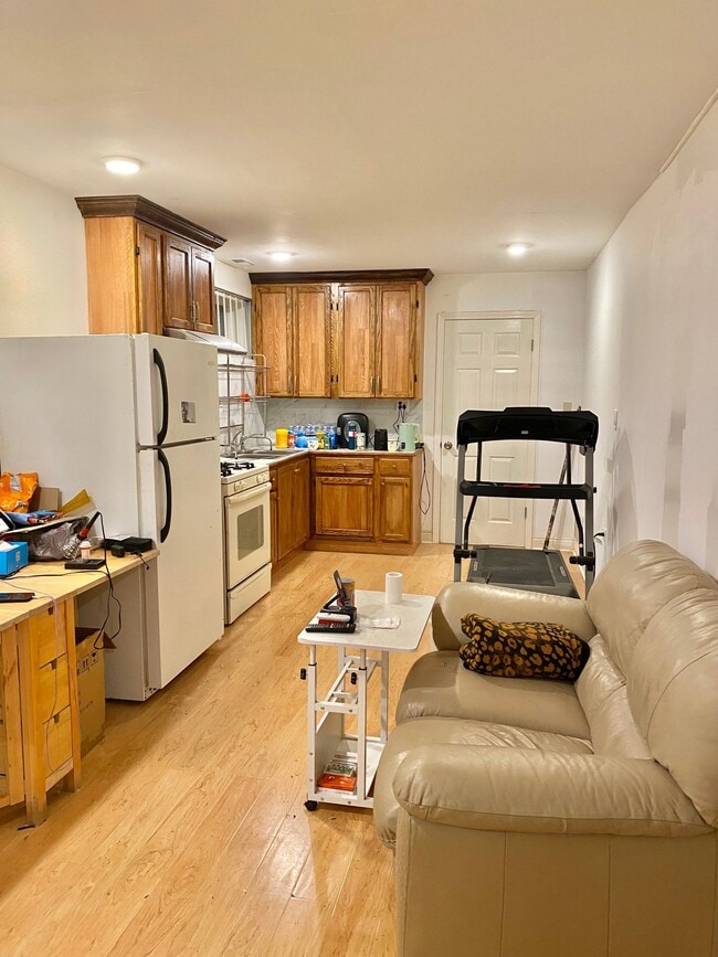 Photo - 3411 S Ashland Ave (Chicago, IL) Apartment