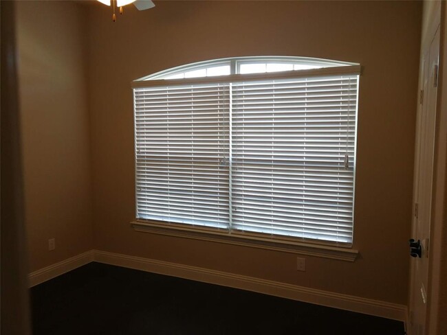 Building Photo - 921 Granite Shoals Dr