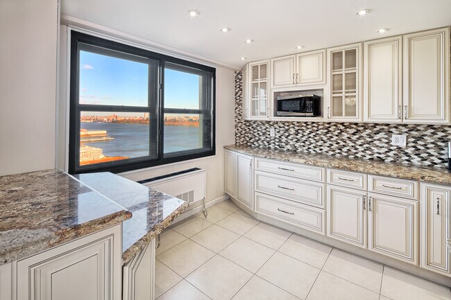 Elegant Chef's Kitchen w/ Views - 7855 Boulevard East