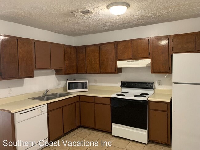 Building Photo - 2 br, 1.5 bath House - 3458 Macklen Road U...