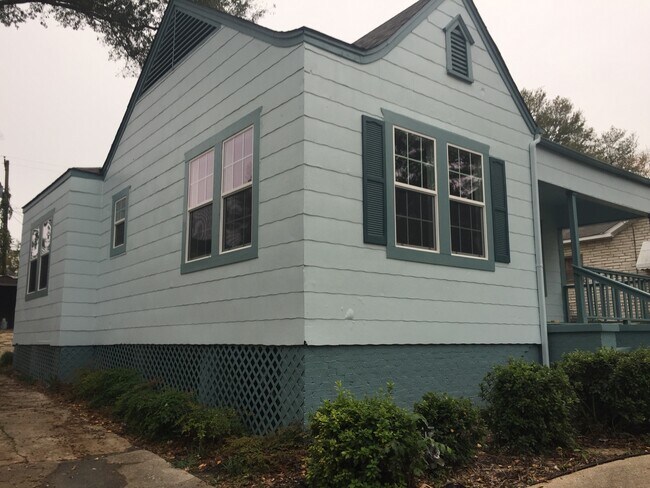 Foto del edificio - CHARMING REMODELED HIGHLAND HOME