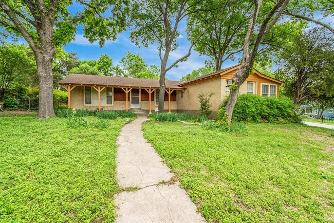 Building Photo - 6343 Parkdale Dr