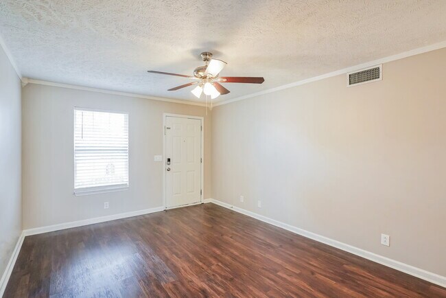 Foto del edificio - 1409 Amal Dr