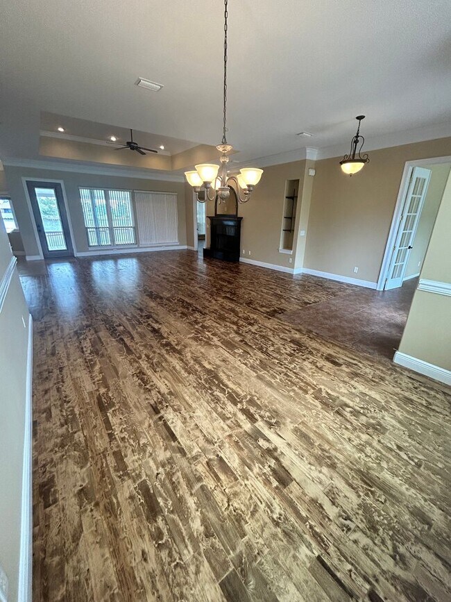 Foto del edificio - 7134 Bay Crest Rd