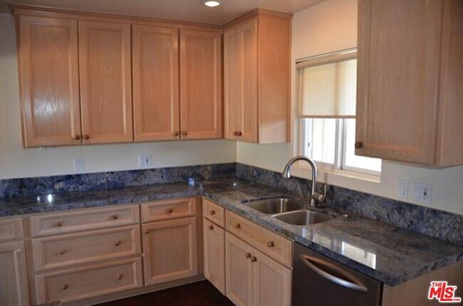 Building Photo - 101 Oceano Ave