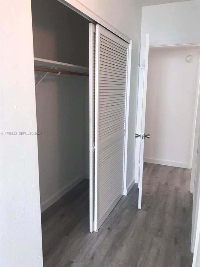 Foto del edificio - 19380 Collins Ave