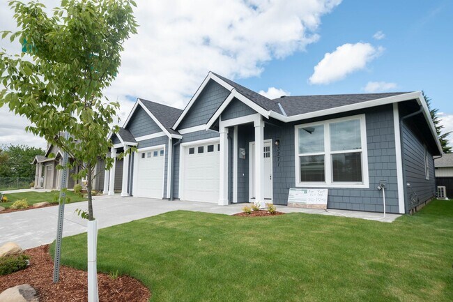 Building Photo - 2BD Duplex in Great Washougal Location! Be...