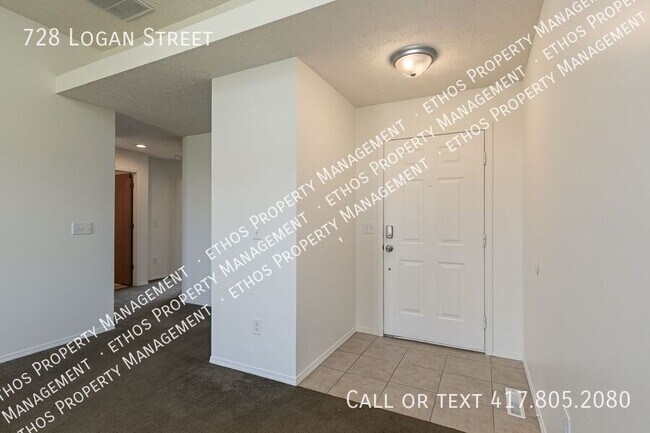 Foto del edificio - 728 E Logan St