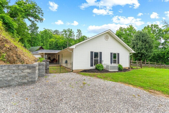 Foto del edificio - 519 Country Oaks Dr