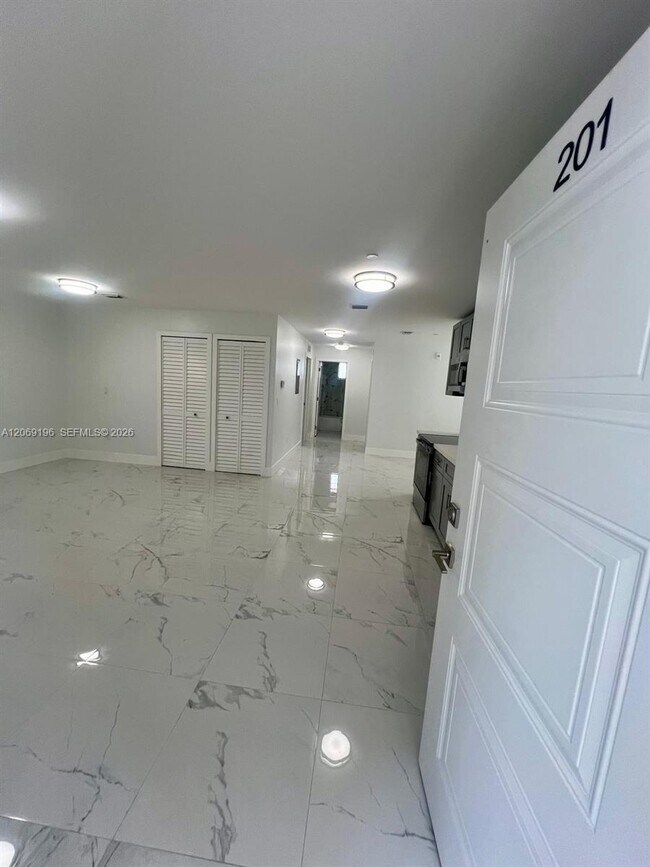 Foto del edificio - 1860 NW 19th St