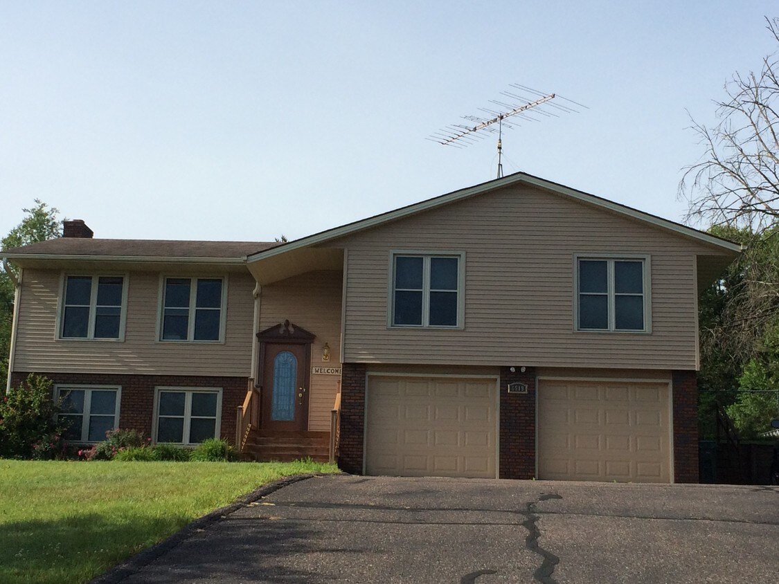 6519 S Shore Dr, Altoona, WI 54720 House Rental in Altoona, WI