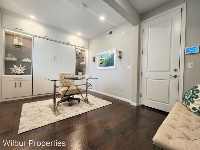Building Photo - 2 br, 2.5 bath House - 3905 Pyramid Way